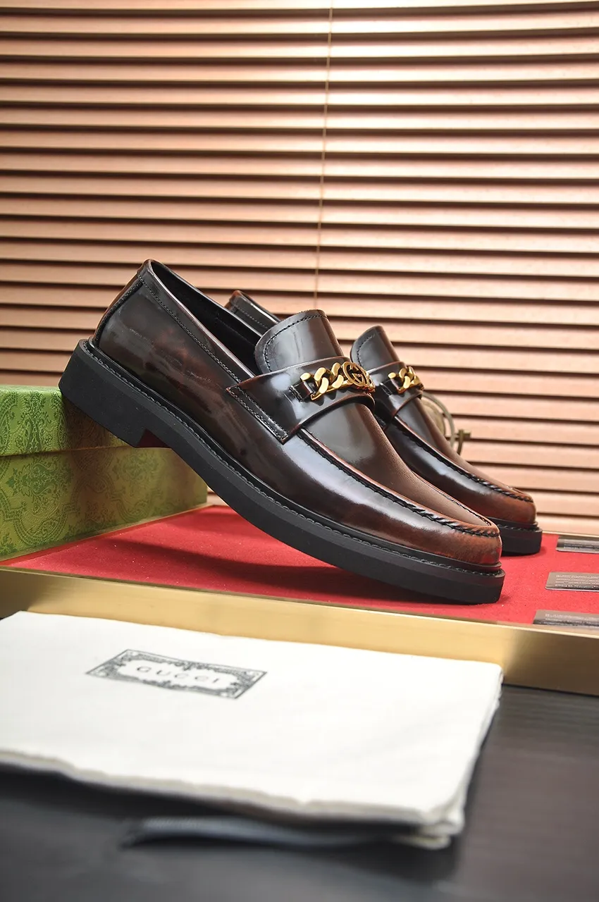 Men's shoes💰540💶Italy's top luxury men's shoe giant (GUCCI) (Gucci) (full cowhide lining) new arrival🍃Original European style🔰 Pleasant to the eye😍In order to make the shoes more durable and non-deformable🌀The production continues to follow traditional methods but there is still no lack of innovation💪Choose original sheepskin for the leather♻️ Smooth and natural And extra bright ⭐Made of imported cowhide, the first choice of rich people 38-45 (45 customized)